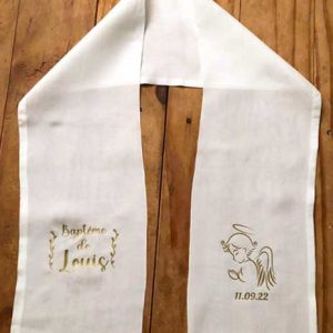 Echarpe baptême ange en soie blanche personnalisée pour baptême